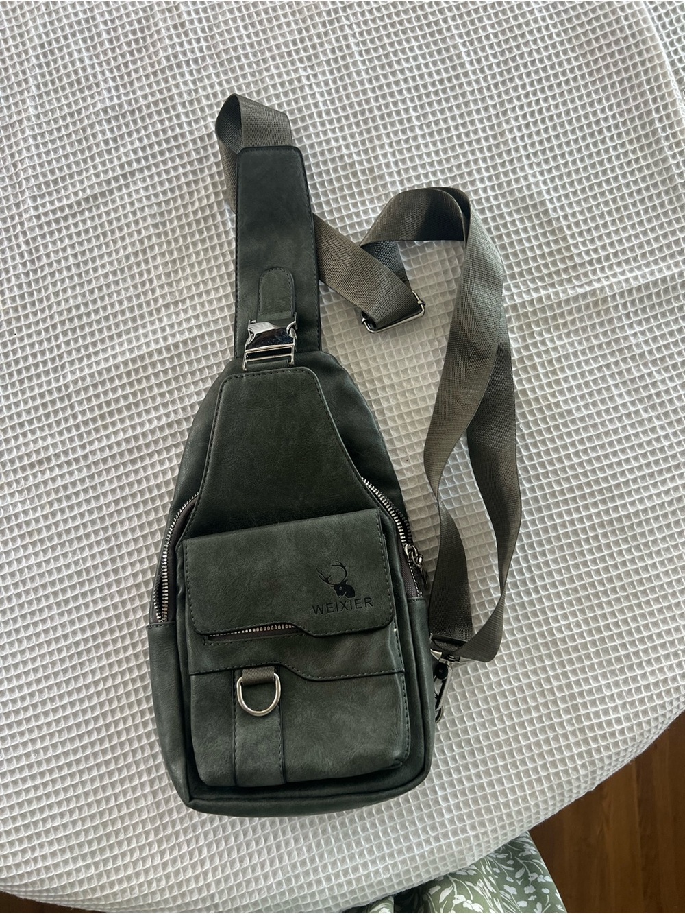 Weixier Black Sling / Crossbody Bag – Like New